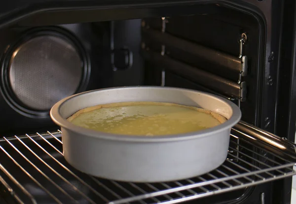 ev yapımı limonlu kek pişirme sırasında