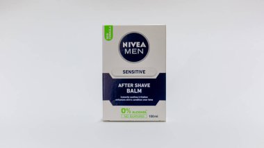 Nagybajcs, Macaristan 09.18.2019 Nivea Men tıraş losyonu. Nivea, vücut bakımında uzmanlaşmış bir Alman kişisel bakım markasıdır. Hamburg merkezli Beiersdorf Global Ag şirketine ait.