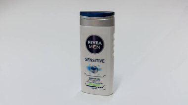 Nagybajcs, Macaristan 09.18.2019 Nivea Erkekler duş jeli. Nivea, vücut bakımında uzmanlaşmış bir Alman kişisel bakım markasıdır. Hamburg merkezli Beiersdorf Global Ag şirketine ait.