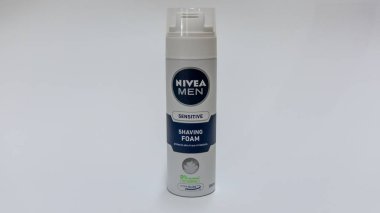 Nagybajcs, Macaristan 09.18.2019 Nivea Men tıraş köpüğü. Nivea, vücut bakımında uzmanlaşmış bir Alman kişisel bakım markasıdır. Hamburg merkezli Beiersdorf Global Ag şirketine ait.