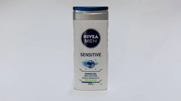 Nagybajcs, Macaristan 09.18.2019 Nivea Erkekler duş jeli. Nivea, vücut bakımında uzmanlaşmış bir Alman kişisel bakım markasıdır. Hamburg merkezli Beiersdorf Global Ag şirketine ait.