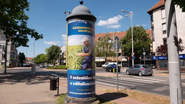 Gyor Macaristan 05 22 2020: Reklam köşesinde Ekonomik Koruma Eylem Planı posteri. — Stok fotoğraf