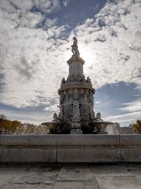 Alacakaranlıkta su pınarı