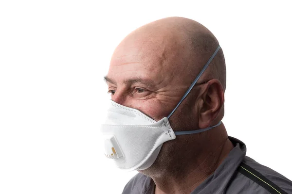 保護顔マスクを着た大人の男 パンデミック ウイルス 白に隔離された — ストック写真