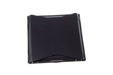 Black Metal Stüdyosu beyaz arka planda izole edilmiş, kapalı ahır aksesuarları