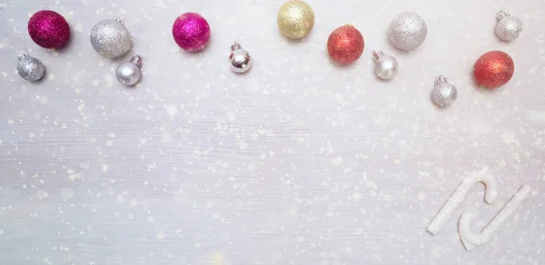 Kerstkaart Met Kleurrijke Kerstballen Suikerriet — Stockfoto