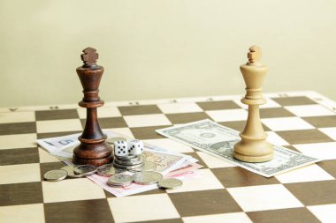Zar, para ve satranç kralların bir tahta üzerinde