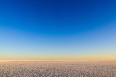 Gökyüzü ve buz alanı