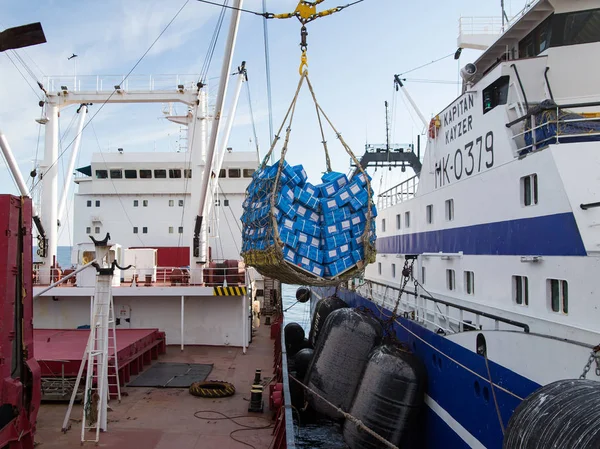 Buzdolabı gemi Cristal Afrika bir aşırı Denizi balıkçı teknesine Kapitan