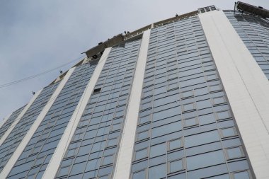 Yeni ev cam ve beton.