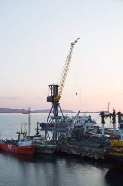 Deniz-el sanatları, dock ve bağlantı noktası vinç