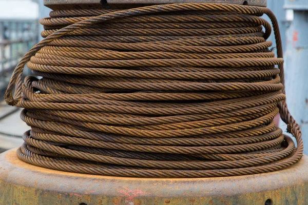 Stary zardzewiały kabel — Zdjęcie stockowe