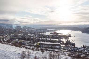 Murmansk, görünüm üzerinde bir şehir top ile.