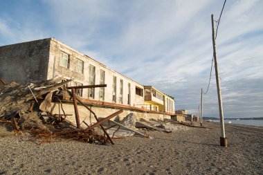 İnsanlar tarafından atılan eski evleri
