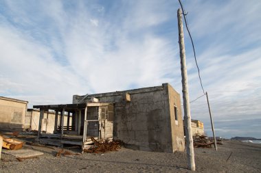 İnsanlar tarafından atılan eski evleri