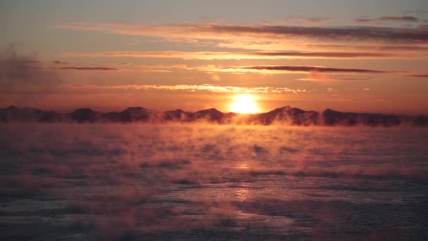 Avdunstning Över Havet Vid Soluppgången — Stockvideo