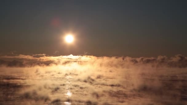 Avdunstning Över Havet Vid Soluppgången — Stockvideo