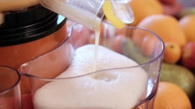 Ev katı meyve sıkacağı çalışmalarını.