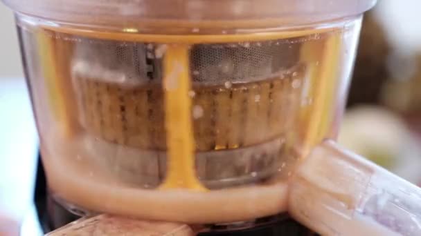 Travail de presse-agrumes à domicile .