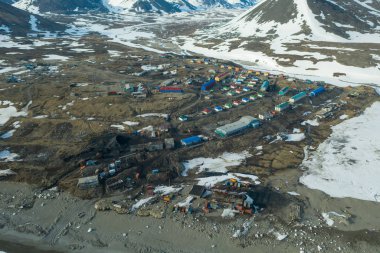 Sireniki yerleşim yerinin en üst görüntüsü.