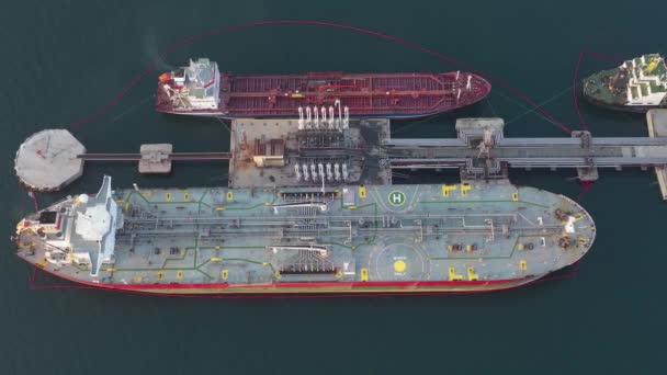 ナホツカ ロシア 4月28 2019 石油ターミナルからタンカーの積載 ドローン上からの撮影 — ストック動画