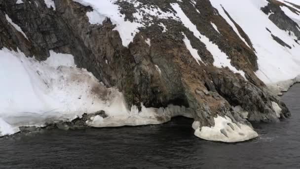 Rock Grotto Sea Coast Covered Snow Place Shooting Northerly Coast — 비디오