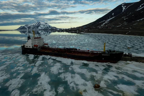 Provideniya Chukotski Region Russland Juni 2019 Der Tanker Chukotka Entladen — Stockfoto