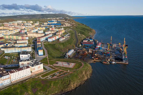 Vista de la ciudad y el puerto de Anadyr desde arriba . —  Fotos de Stock