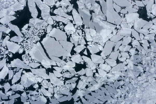 Broken sea ice with cracks and ravines. — 스톡 사진