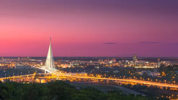 Красиву панораму міста Белград у сутінках — стокове фото