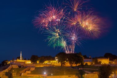 Fireworks uygulamasında Belgrad gece güzel görünüm