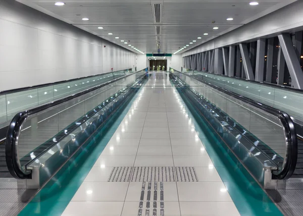 Dubai metro station with automatic passage at night — Stock Photo, Image