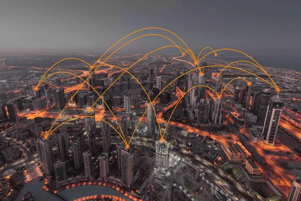 Ontwikkeling van internet web-netwerken over de moderne stad — Stockfoto