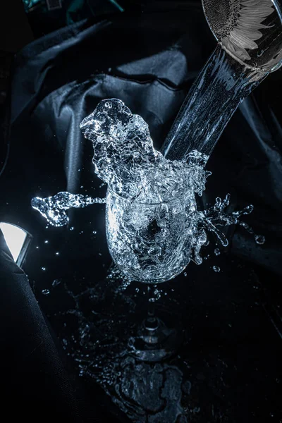 Стекло Брызгами Воды Черном Фоне — стоковое фото