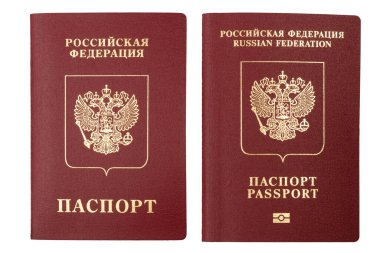 Rusya Federasyonu vatandaşının uluslararası biyometrik pasaportu. Beyaz bir arkaplanda izole edilmiş.