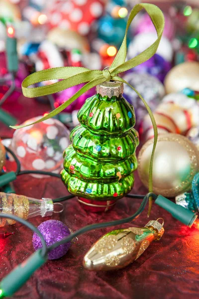 Ornamentos coloridos para a árvore de Natal — Fotografia de Stock