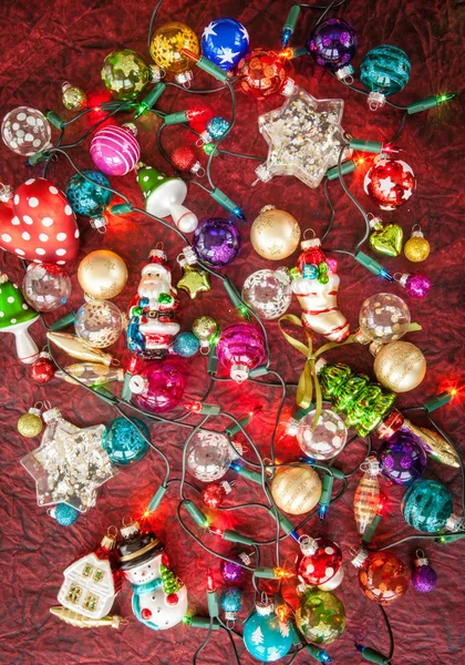 Kleurrijke ornamenten voor de kerstboom — Stockfoto