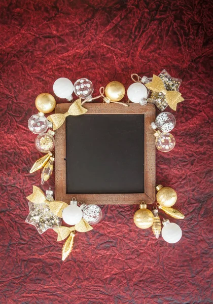 Gouden en witte Kerst ornamenten — Stockfoto