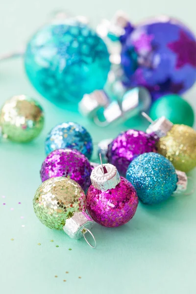 Bugigangas coloridas de Natal — Fotografia de Stock