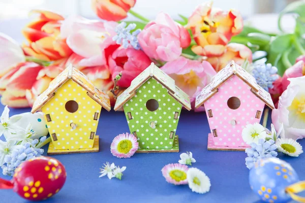 Mały, wesoły birdhouses — Zdjęcie stockowe