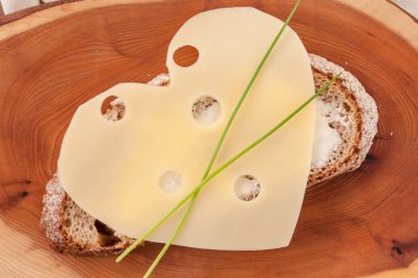 Peynirli ekmek ve tereyağı