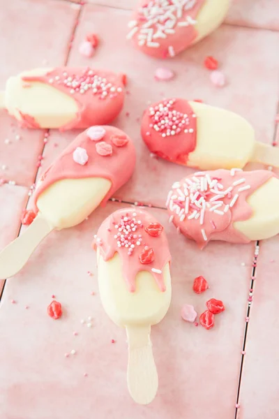 Vanilla ice cream with sprinkles — Stock Photo, Image