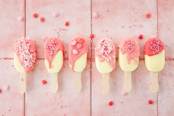 Vanilla ice cream with sprinkles — Stock Photo, Image