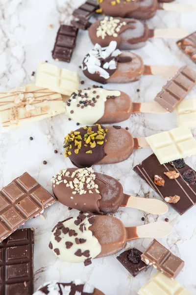 Ghiaccioli congelati con cioccolato — Foto Stock
