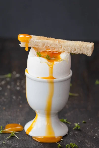 Soft boiled runny egg — Stock Photo, Image