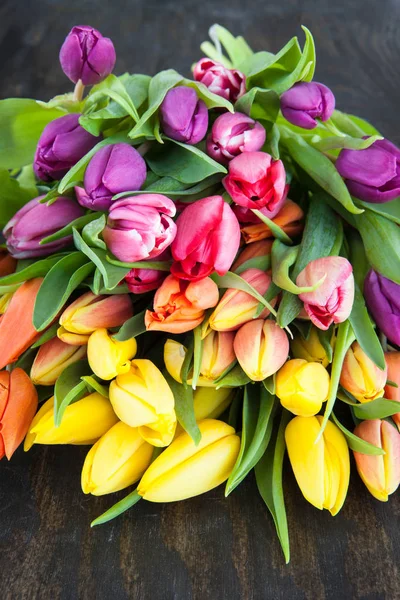 Tulpen in leuchtenden Farben — Stockfoto