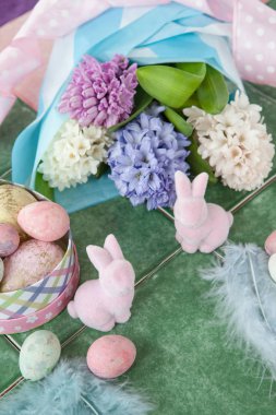 Paskalya dekorasyon ve çiçekler