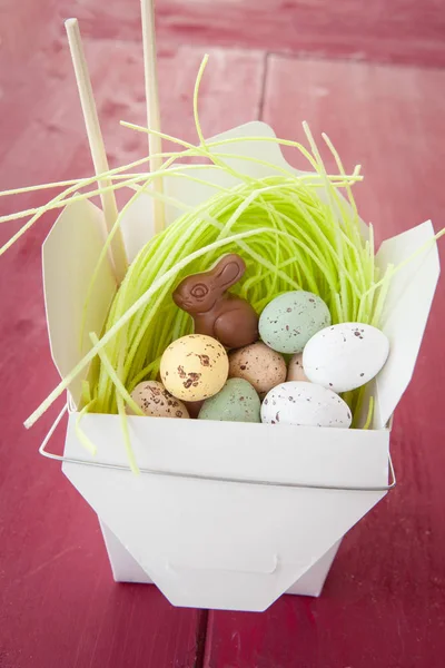Vyndejte Box s velikonoční cukroví — Stock fotografie