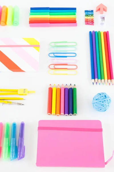 Kleurrijke schoolbenodigdheden — Stockfoto