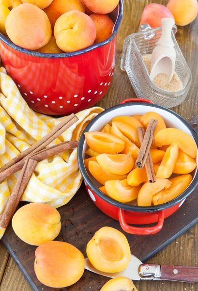 Cooking jam from fresh nectarines — Stock Photo, Image